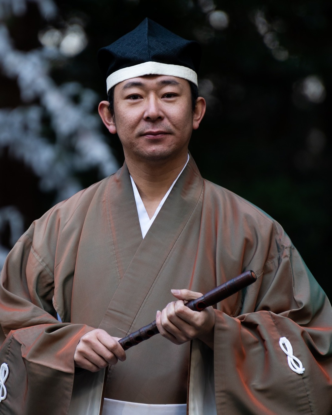 【音楽家公開‼︎OATH & SIN～マハーバーラタより』】

一月からインド・ボーパールで上演されます舞台『OATH & SIN～マハーバーラタより』。
23日からの上演に先立って音楽家をご紹介！

この作品はインドのマハーバラタフェスティバルの招聘作品になっています。

音楽家紹介:太田豊(音楽家、雅楽演奏家、作曲家)

今回出演する音楽家は太田豊さんです。

太田さんの丁寧な音作りであり音の始まりから終わりまで魅力的です。
多彩な表現ができる太田さんならではの音楽をぜひ公演でお楽しみください。

プロフィール

雅楽演奏家として笛・琵琶・左舞を専門とし、国内外での雅楽公演に出演。雅楽全般を元宮内庁式部職楽部首席楽長 安齋省吾氏に師事。また音楽家、作曲家として笛、サックス、ギター、サンプラーなど様々な楽器や機材を駆使して舞台芸術のための音楽を制作。

その他、仏具おりんを用いた北陸新幹線新高岡駅発車メロディーの作曲や、奈良時代に大陸から渡来した幻の芸能「散楽」を現代にアレンジして復活させる「現代散楽」のプロデュースなど、多岐にわたって活動を展開している。伝統音楽と西洋音楽、異なる二つの音楽を身体に採り入れ、伝統と革新が混在する「現代の日本音楽」を探求中。

https://otayutaka.com

現在パーソナリティを務めるラジオ番組も好評放送中！
https://www.knb.ne.jp/bangumi/ongakumandara/5257/

#Bhopal #BhopalDiaries #Bhopali #BhopalEvent #BhopalCity #MadhyaPradesh 　#MPTourism #ExploreBhopal #HiroshiKoike #Japanesedance #Bhopal #BhopalDiaries #Bhopali #BhopalEvent #BhopalCity #MadhyaPradesh 　#MPTourism #ExploreBhopal #HiroshiKoike #japanesemusic #gagaku #jazz