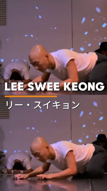 【キャスト紹介：Lee Swee Keong（リー・スイ・キョン）】

小池博史との出会いは、20年以上前のクアラルンプール。「マハーバーラタ」では9年間、舞台をともに作り続けた。
今作のキャスト最古参、マレーシアの舞踏家——Keongさんが今回演じる役は、3つ。

🔥 キン大尉
赤ん坊たちを支配する冷酷な権力者。でも謎の"おべっか歌"で踊り出すコミカルな一面も🎵

👶 赤ん坊 キョン
仲間の秘密をうっかり漏らし、世界に「バグ」を広げてしまう超重要人物

そして…
👻謎めいた幽霊

支配する者、される者、消えた者——
20年の歳月と、舞踏・ヨガ・太極拳で研ぎ澄まされた身体が、3つの魂を演じます。

【キョンさんのプロフィール】
ジャンルにとらわれないパフォーマーとして、ダンスと演劇の間を自在に行き来するアーティスト。マレーシア国内だけでなく、さまざまな国に招かれてパフォーマンスを行う。
舞踏以外にも、長年にわたりヨガを実践し、道教、仏教、太極拳の研究にも取り組んでいる。年月を重ねる中で、内面の知恵が身体表現のアプローチを形成し、「ムービング・メディテーション」という概念を展開。近年の作品は、マインドフルネスと癒しに焦点を当てている。

ーーーーーーーーーーーーー
『世界望郷の旅』
Journey to World Nostalgia
6/18 - 6/24
下北沢 ザ・スズナリ
詳しくはこちら
https://bit.ly/4vvAIfd

またはプロフィールリンクから！

-----
[公演日時] 　6月18日〜24日（全9公演）
6/18㈭ 19:00
6/19㈮ 19:00
6/20㈯ 13:30／18:00★
6/21㈰ 13:30
6/22㈪ 19:00
6/23㈫ 13:30★／19:00
6/24㈬ 13:30

★終演後アフタートーク
6月20日ゲスト: サヘル・ローズ (表現者)
6月23日ナビゲーター: 野田治彦 (ザ・スズナリ館長)

[会場] ザ・スズナリ

※クレジットカード決済が難しい方は、
hkbpyoyaku@gmail.com 宛に
①お名前
②メールアドレス
③ご希望日時

をご連絡ください。

#世界望郷の旅
#小池博史ブリッジプロジェクトodyssey
#スズナリ
#インド
#マレーシア